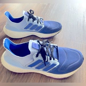 Adidas Ultraboost 22 running shoes, lucid blue. Good condition. Mens size 8.5 US
